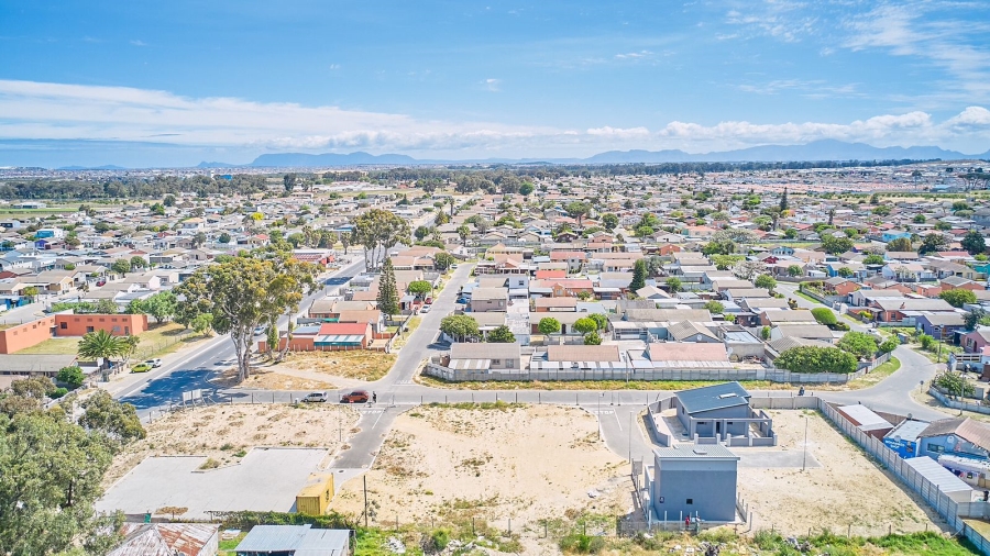  Bedroom Property for Sale in Devon Park Western Cape